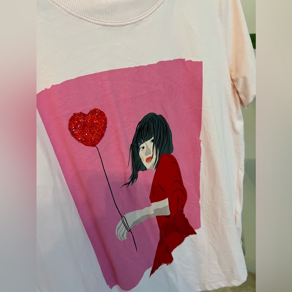 Cute t shirt pink with heart made of red crystals
